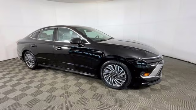 2024 Onyx Black Hyundai Sonata Hybrid Limited FWD Sedan