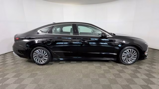 2024 Onyx Black Hyundai Sonata Hybrid Limited FWD Sedan