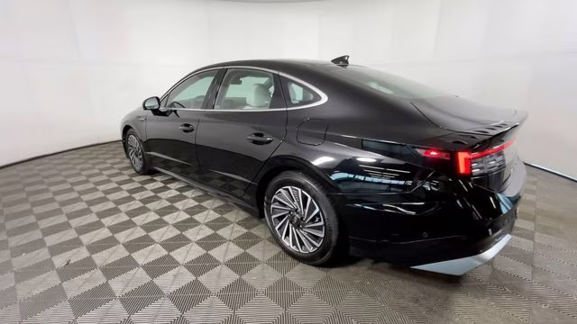 2024 Onyx Black Hyundai Sonata Hybrid Limited FWD Sedan