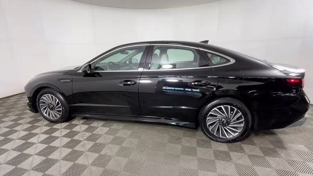 2024 Onyx Black Hyundai Sonata Hybrid Limited FWD Sedan