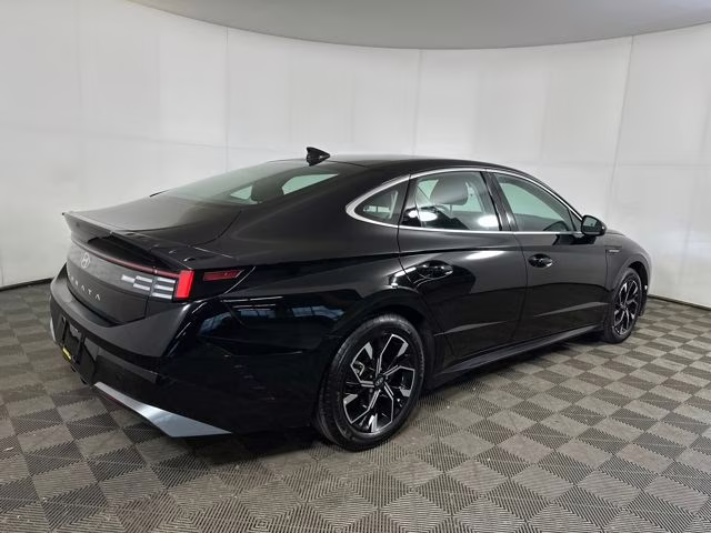 2024 Onyx Black Hyundai Sonata SEL FWD Sedan