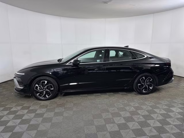 2024 Onyx Black Hyundai Sonata SEL FWD Sedan