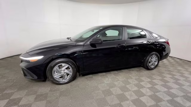 2024 Abyss Black Hyundai Elantra SE FWD Sedan