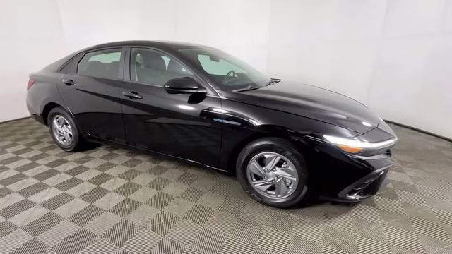 2024 Abyss Black Hyundai Elantra SE FWD Sedan