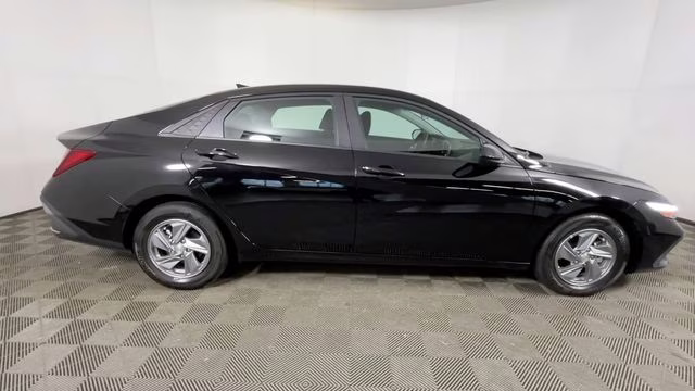 2024 Abyss Black Hyundai Elantra SE FWD Sedan