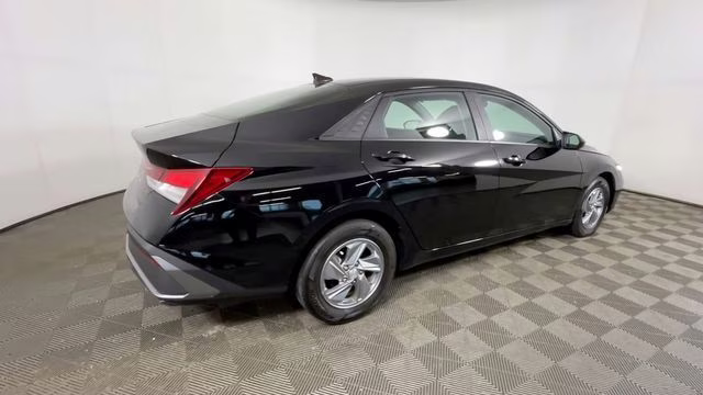 2024 Abyss Black Hyundai Elantra SE FWD Sedan