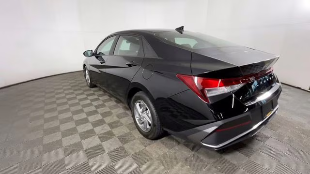 2024 Abyss Black Hyundai Elantra SE FWD Sedan