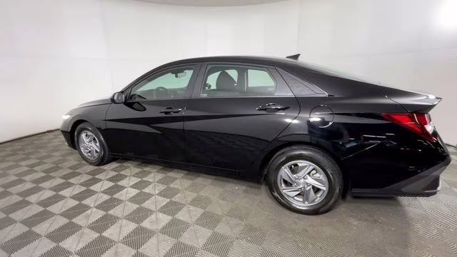 2024 Abyss Black Hyundai Elantra SE FWD Sedan