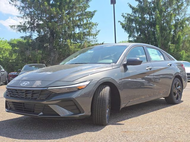 2026 Amazon Gray Hyundai Elantra SEL Sport FWD Sedan