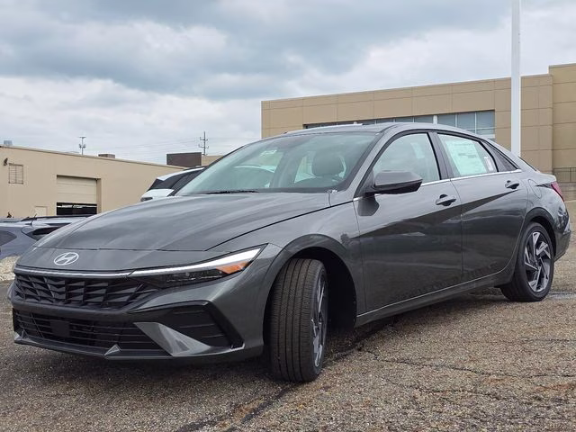 2026 Amazon Gray Hyundai Elantra Limited FWD Sedan