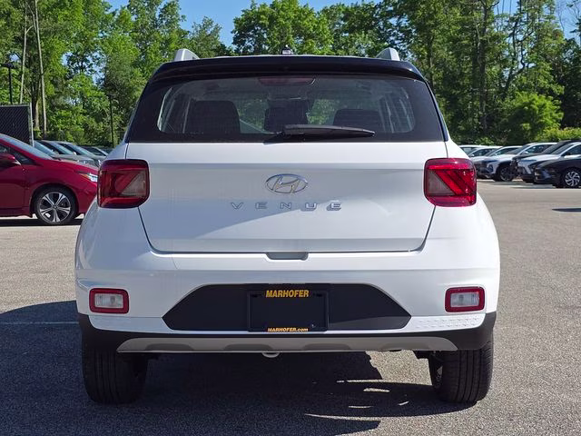 2026 Lunar White w/Black Roof Hyundai Venue SEL FWD SUV