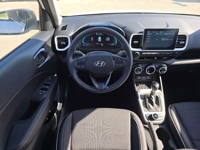 2026 Lunar White w/Black Roof Hyundai Venue SEL FWD SUV