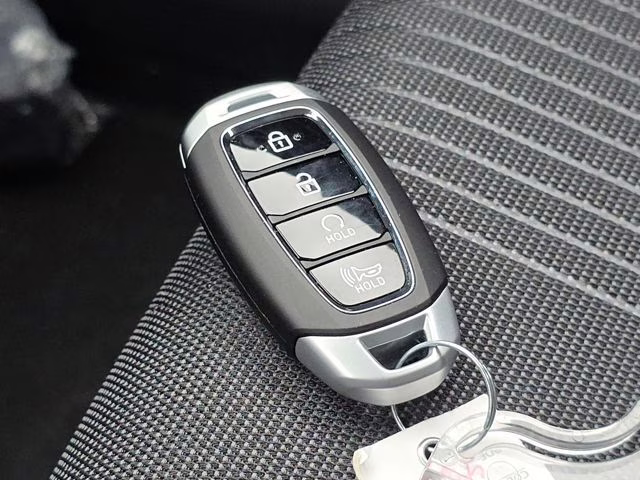 2026 Lunar White w/Black Roof Hyundai Venue SEL FWD SUV