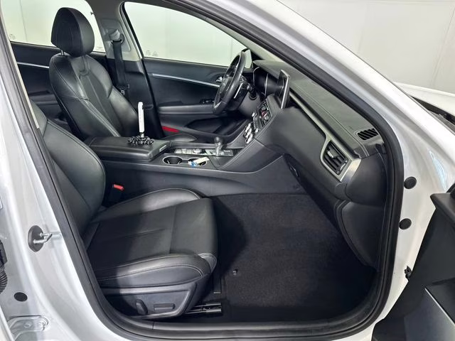 2020 Uyuni White Genesis G70 2.0T AWD Sedan