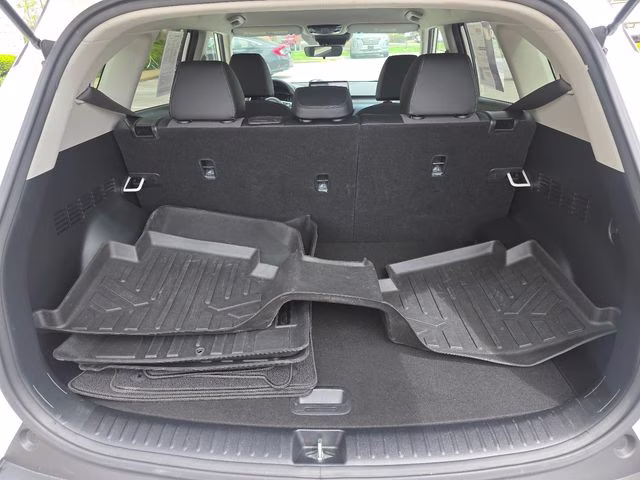 2022 Clear White/Black Roof Kia Seltos S AWD SUV