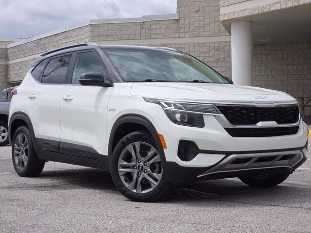 2022 Clear White/Black Roof Kia Seltos S AWD SUV