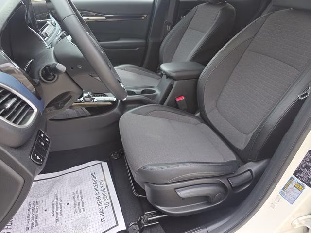 2022 Clear White/Black Roof Kia Seltos S AWD SUV