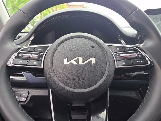 2022 Clear White/Black Roof Kia Seltos S AWD SUV