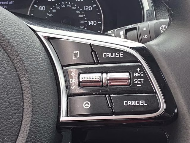 2022 Clear White/Black Roof Kia Seltos S AWD SUV