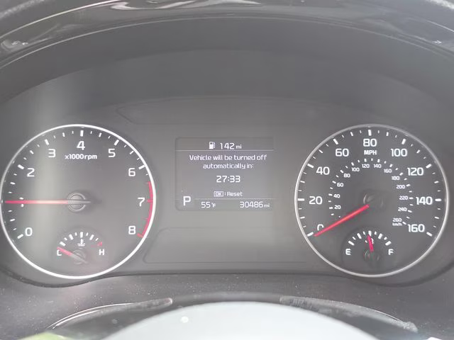 2022 Clear White/Black Roof Kia Seltos S AWD SUV