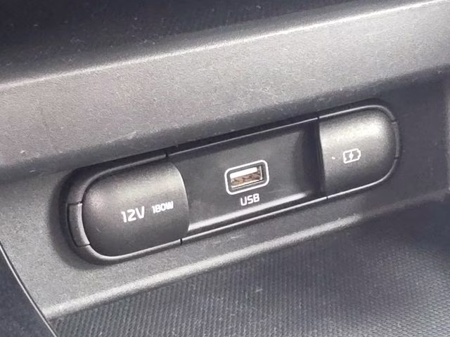 2022 Clear White/Black Roof Kia Seltos S AWD SUV
