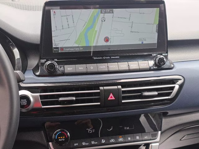 2022 Clear White/Black Roof Kia Seltos S AWD SUV