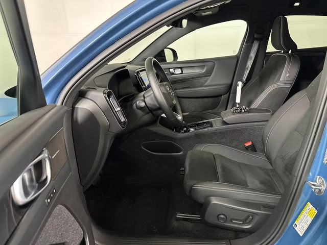 2023 Fjord Blue Metallic Volvo C40 Recharge Pure Electric Ultimate AWD SUV