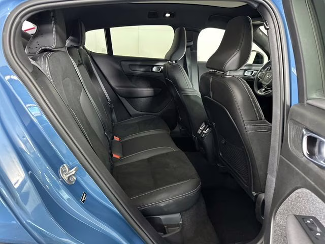 2023 Fjord Blue Metallic Volvo C40 Recharge Pure Electric Ultimate AWD SUV