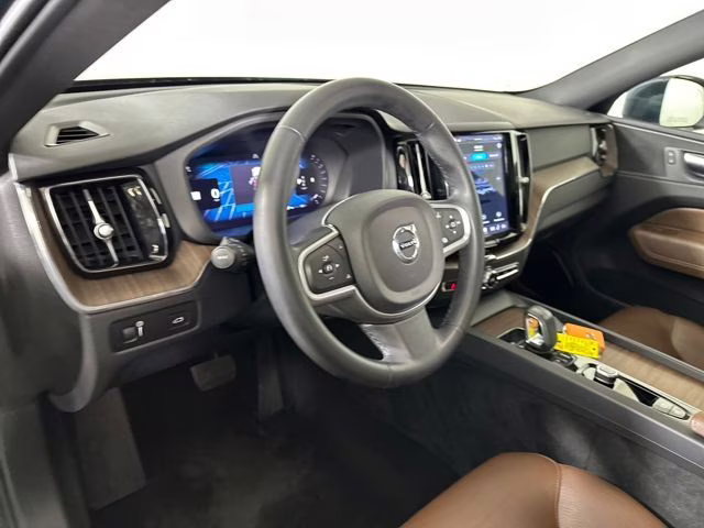 2022 Denim Blue Metallic Volvo XC60 B5 Momentum AWD SUV