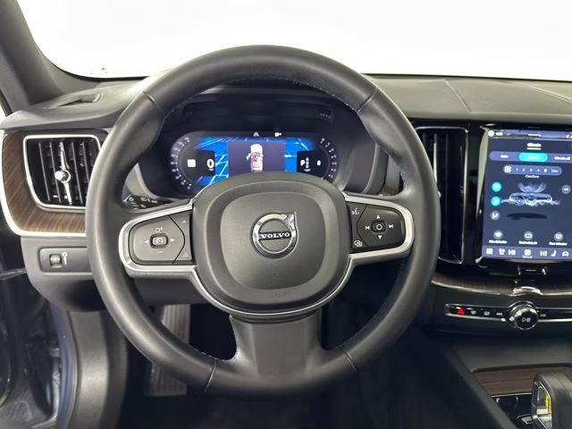2022 Denim Blue Metallic Volvo XC60 B5 Momentum AWD SUV