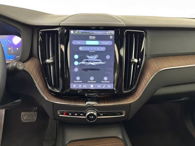 2022 Denim Blue Metallic Volvo XC60 B5 Momentum AWD SUV