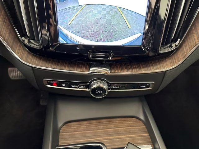 2022 Denim Blue Metallic Volvo XC60 B5 Momentum AWD SUV