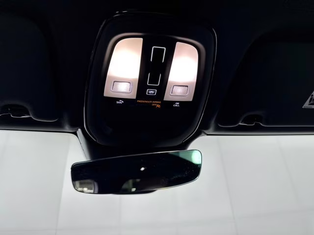 2022 Denim Blue Metallic Volvo XC60 B5 Momentum AWD SUV