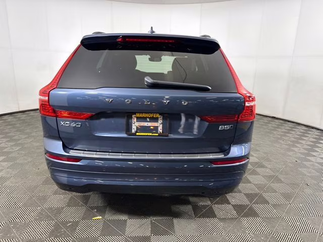 2022 Denim Blue Metallic Volvo XC60 B5 Momentum AWD SUV