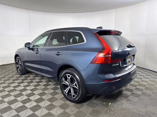 2022 Denim Blue Metallic Volvo XC60 B5 Momentum AWD SUV