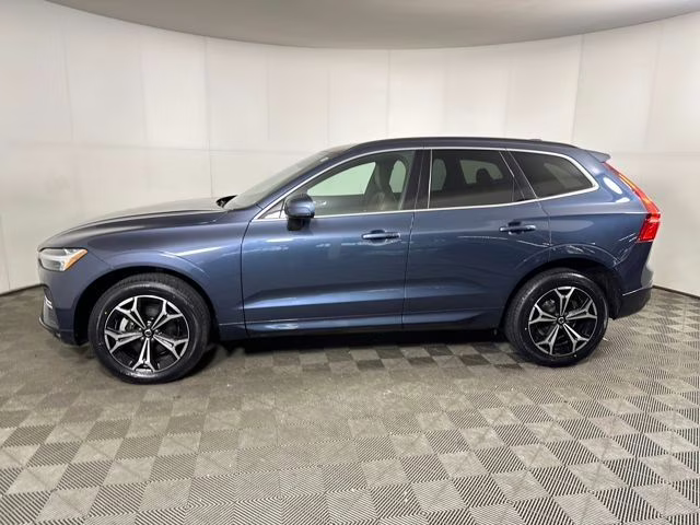 2022 Denim Blue Metallic Volvo XC60 B5 Momentum AWD SUV