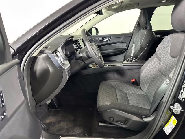 2023 Onyx Black Metallic Volvo XC60 B5 Core AWD SUV