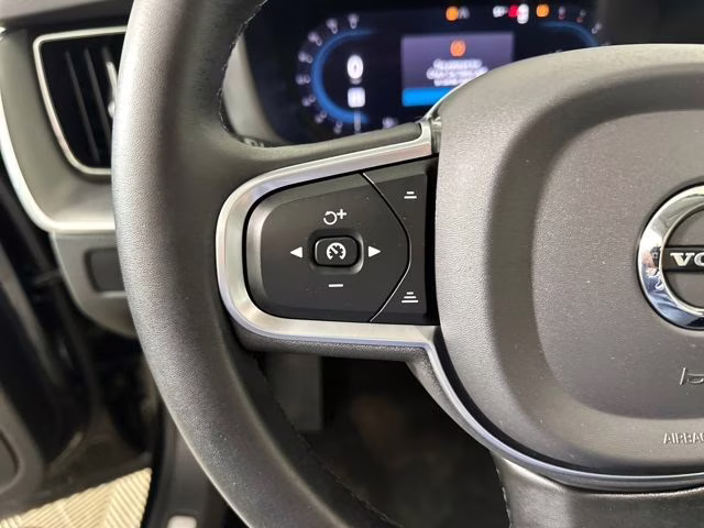 2023 Onyx Black Metallic Volvo XC60 B5 Core AWD SUV
