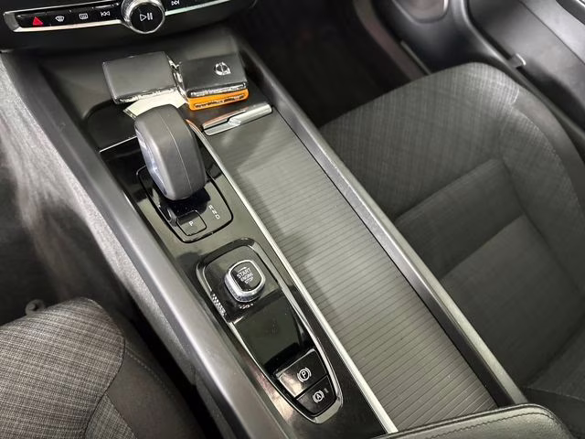 2023 Onyx Black Metallic Volvo XC60 B5 Core AWD SUV