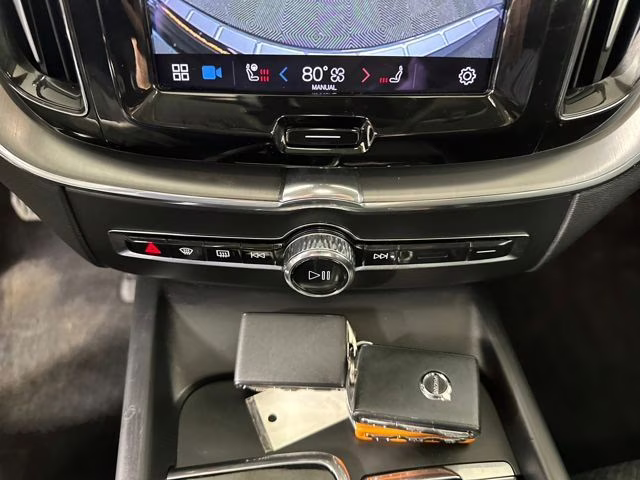 2023 Onyx Black Metallic Volvo XC60 B5 Core AWD SUV