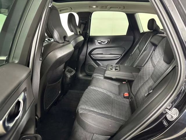 2023 Onyx Black Metallic Volvo XC60 B5 Core AWD SUV