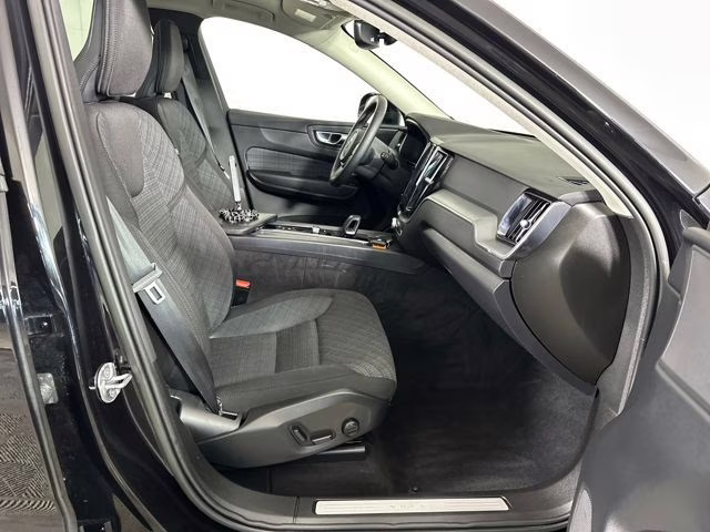 2023 Onyx Black Metallic Volvo XC60 B5 Core AWD SUV