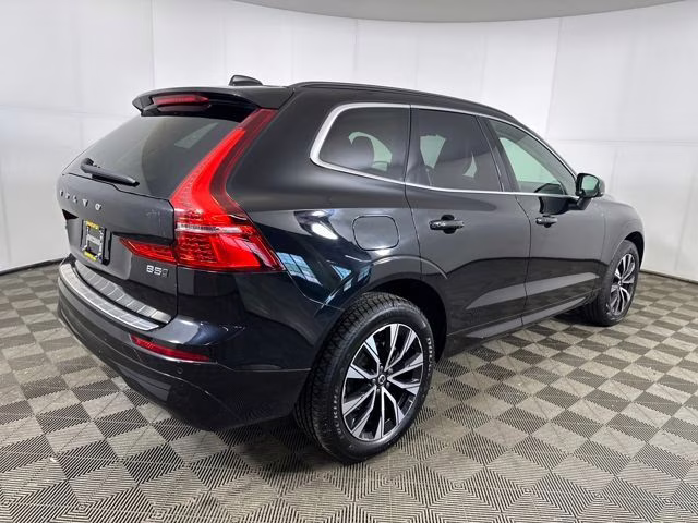 2023 Onyx Black Metallic Volvo XC60 B5 Core AWD SUV