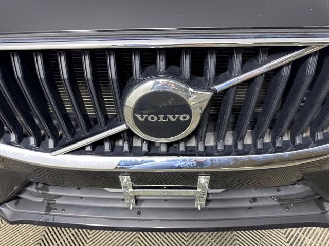 2023 Onyx Black Metallic Volvo XC60 B5 Core AWD SUV