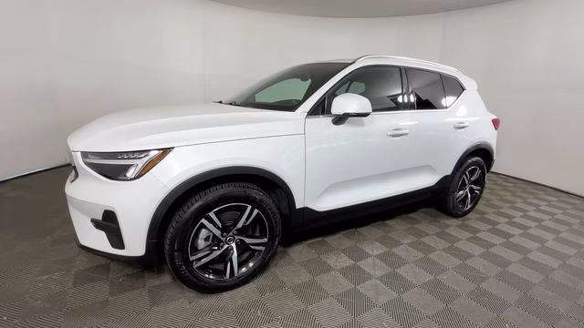 2025 Crystal White Pearl Volvo XC40 B5 Core AWD SUV