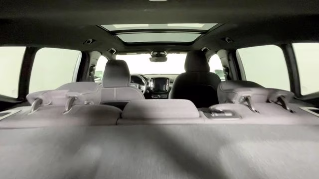 2025 Crystal White Pearl Volvo XC40 B5 Core AWD SUV
