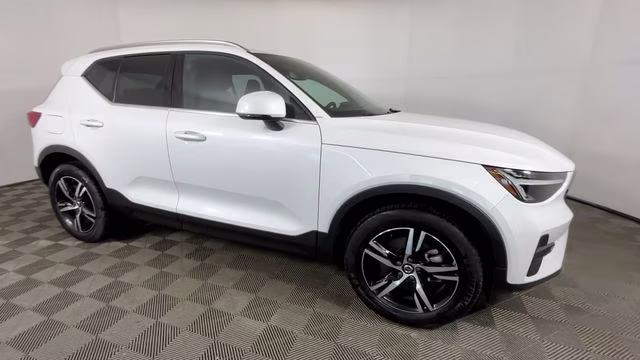2025 Crystal White Pearl Volvo XC40 B5 Core AWD SUV