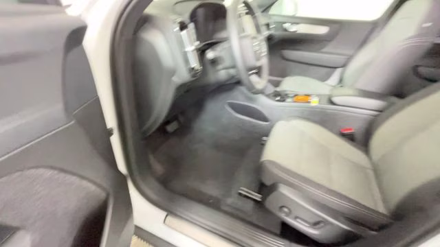 2025 Crystal White Pearl Volvo XC40 B5 Core AWD SUV