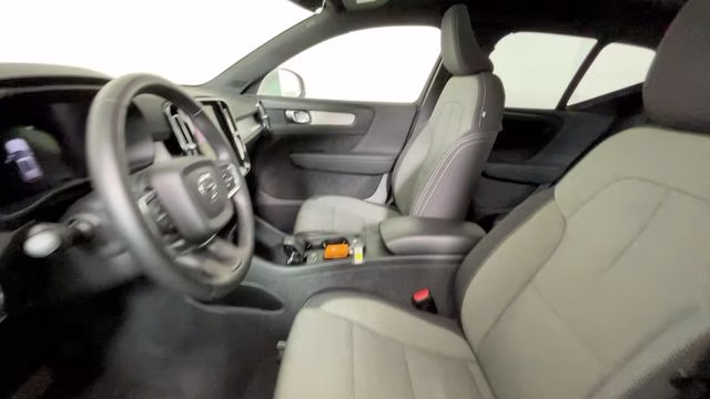 2025 Crystal White Pearl Volvo XC40 B5 Core AWD SUV