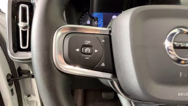 2025 Crystal White Pearl Volvo XC40 B5 Core AWD SUV